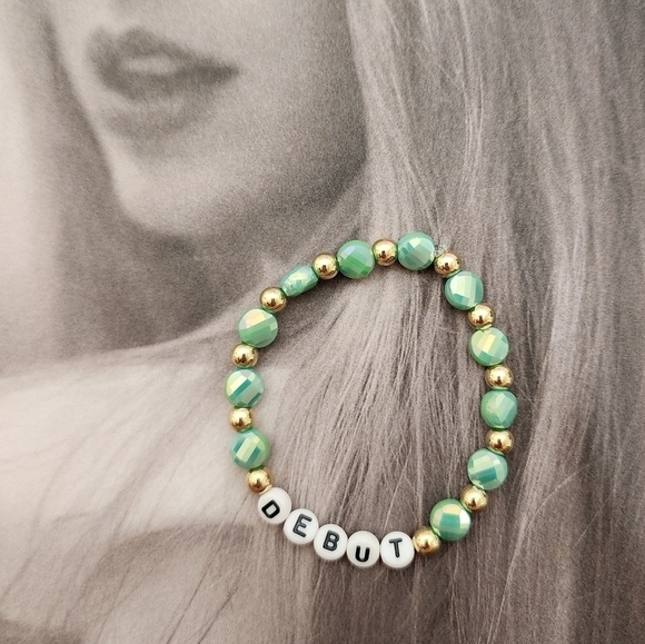 Taylor Swift Debut Inspired Friendship Bracelets Set Of 5 - Picture 4 of 10